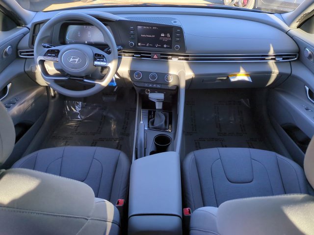 Used 2026 Hyundai Elantra SE FWD image 14