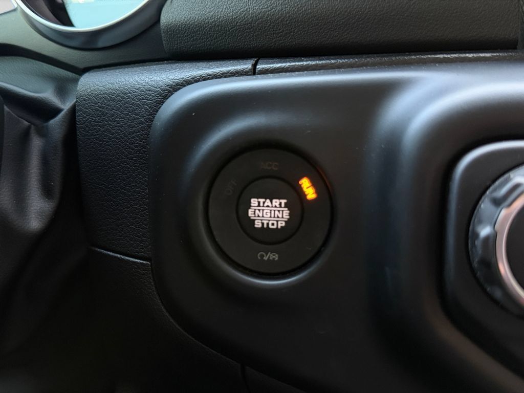 Used 2022 Jeep Wrangler Unlimited Sahara w/ Cold Weather Group AWD/4WD image 18