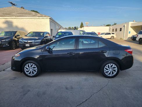 Used 2018 Toyota Corolla LE FWD image 2