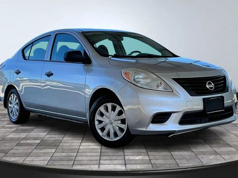 Used 2013 Nissan Versa S Plus FWD image 3