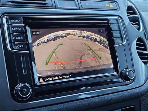 Used 2017 Volkswagen Tiguan Limited w/ Premium Package image 15