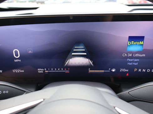 Used 2025 Buick Enclave Preferred image 28