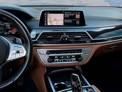 Used 2020 BMW 740i w/ M Sport Package RWD image 9