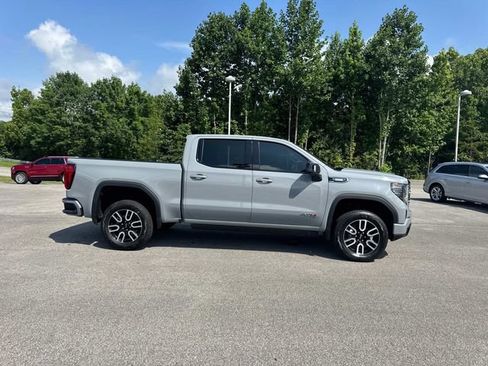 Used 2025 GMC Sierra 1500 AT4 w/ Technology Package AWD/4WD image 2