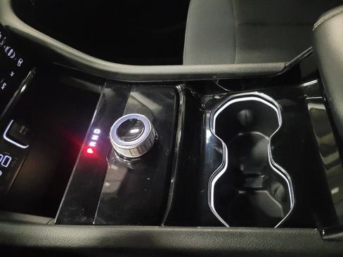 Used 2023 Jeep Grand Cherokee Laredo image 26