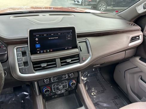 Used 2021 Chevrolet Suburban LT w/ LT Signature Package image 16