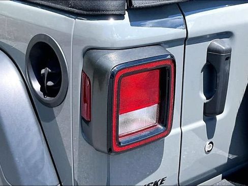 Used 2018 Jeep Wrangler Unlimited Sport S AWD/4WD image 30