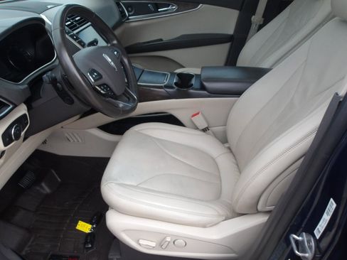 Used 2017 Lincoln MKX Reserve w/ Lincoln MKX Climate Package image 19