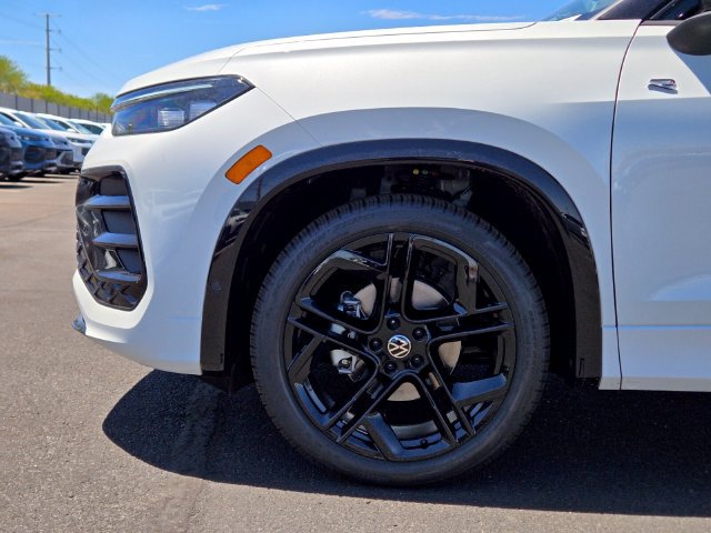 New 2026 Volkswagen Tiguan SE R-Line FWD image 5