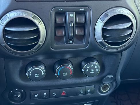 Used 2018 Jeep Wrangler Unlimited Sport AWD/4WD image 21