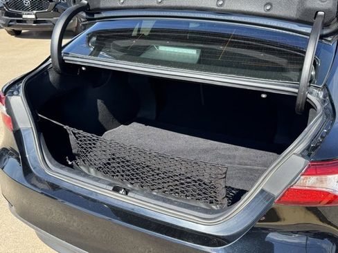 Used 2020 Toyota Camry LE image 20