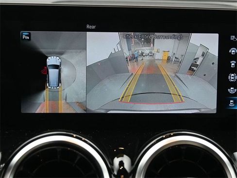 Used 2021 Mercedes-Benz GLB 250 4MATIC image 17