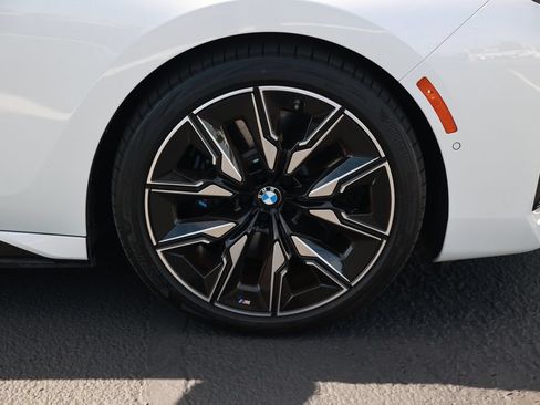 Used 2025 BMW i7 M70 w/ Executive Package AWD/4WD image 8