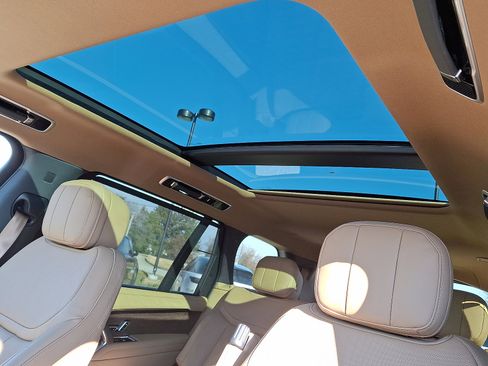 New 2026 Land Rover Range Rover Long Wheelbase SE image 11