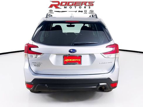 Used 2023 Subaru Forester Premium image 7