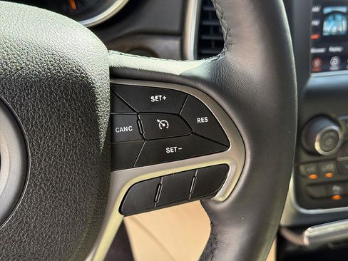 Used 2018 Jeep Grand Cherokee Limited AWD/4WD image 34