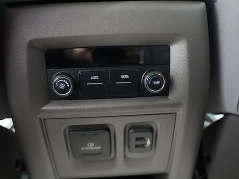 Used 2021 Chevrolet Traverse LT w/ LT Premium Package image 19