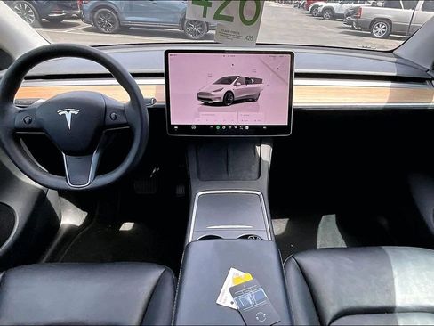 Used 2024 Tesla Model Y Long Range AWD/4WD image 11