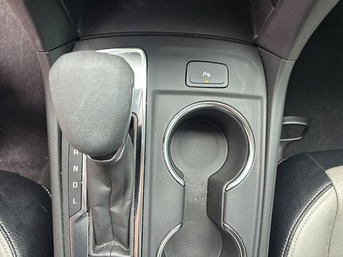 Used 2024 Chevrolet Equinox LT FWD image 29