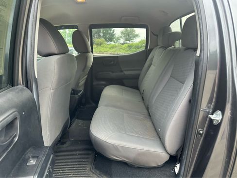 Used 2022 Toyota Tacoma SR AWD/4WD image 19