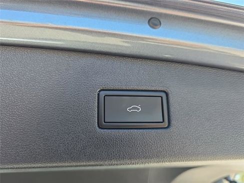 Used 2024 Volkswagen Tiguan SE R-Line image 27