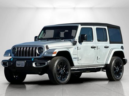 Used 2024 Jeep Wrangler Unlimited Sahara AWD/4WD image 7