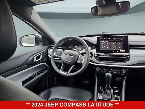 Used 2024 Jeep Compass Latitude AWD/4WD image 12
