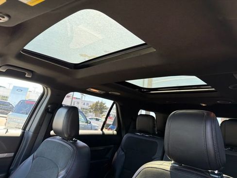 Used 2018 Ford Explorer XLT w/ Equipment Group 202A FWD image 16