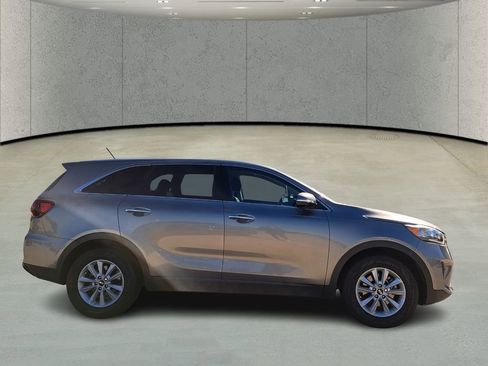 Used 2019 Kia Sorento L image 4