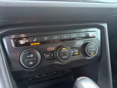 Used 2018 Volkswagen Tiguan SE image 16