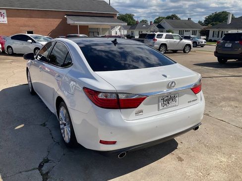 Used 2015 Lexus ES 350 w/ Ultra Luxury Package FWD image 5