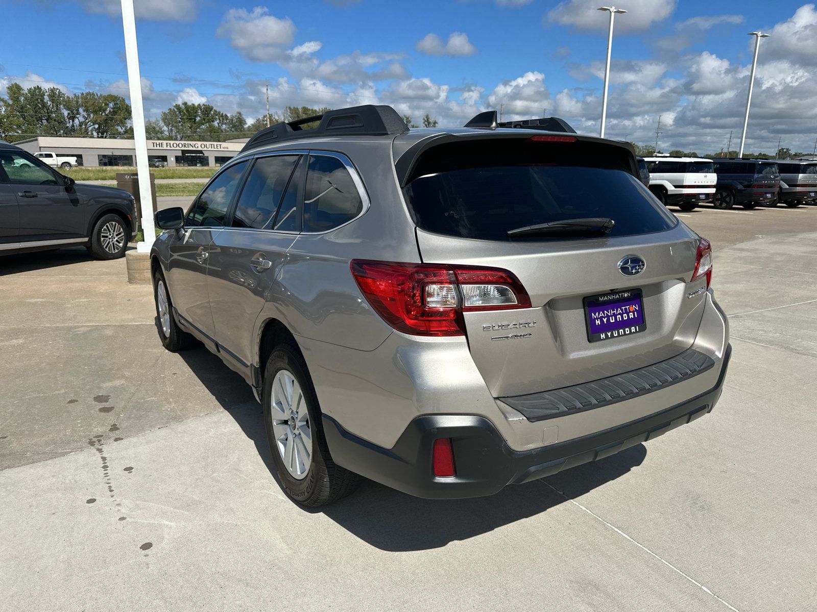 Used 2018 Subaru Outback 2.5i Premium AWD/4WD image 11