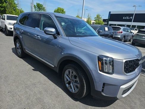 Used 2025 Kia Telluride LX image 3