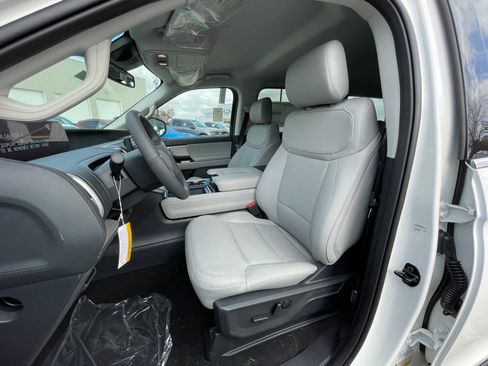 New 2026 Ford Expedition Active image 7