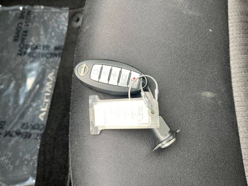 Used 2025 Nissan Altima 2.5 SV FWD image 22