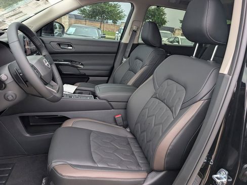 New 2026 Nissan Pathfinder Platinum FWD image 19