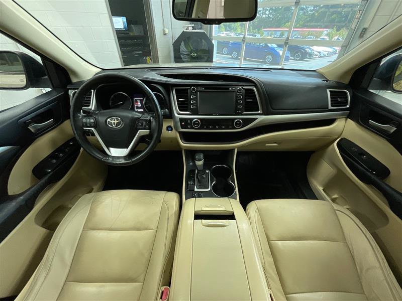 Used 2015 Toyota Highlander XLE FWD image 24