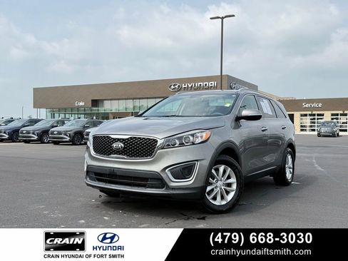 Used 2016 Kia Sorento FWD image 1