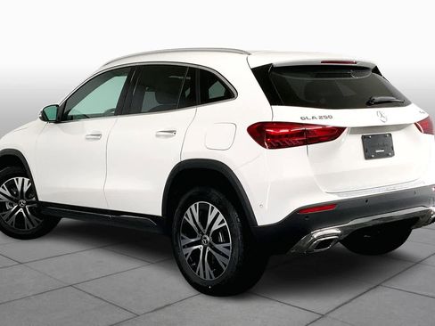 Used 2025 Mercedes-Benz GLA 250 4MATIC image 4