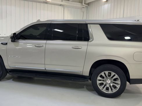 Used 2023 GMC Yukon XL Denali AWD/4WD image 7