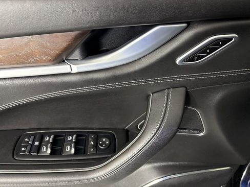 Used 2017 Maserati Levante w/ Luxury Package image 14