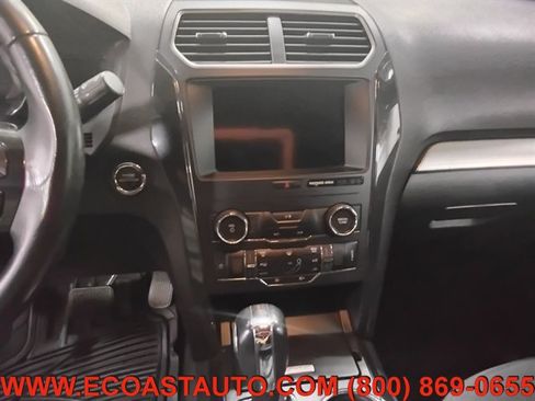 Used 2019 Ford Explorer XLT w/ Equipment Group 201A AWD/4WD image 12