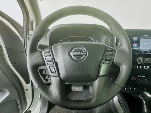 Used 2025 Nissan Frontier SV w/ SV Convenience Package RWD image 13
