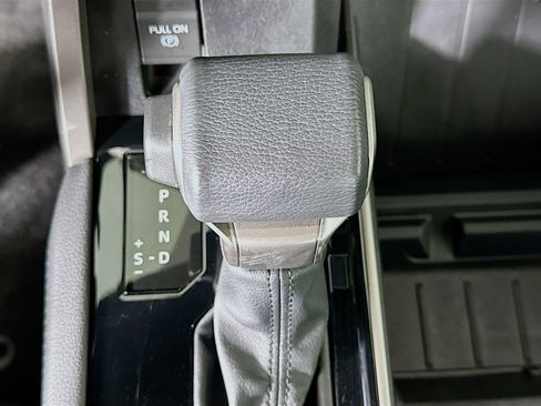 Used 2025 Toyota Tundra Limited image 24