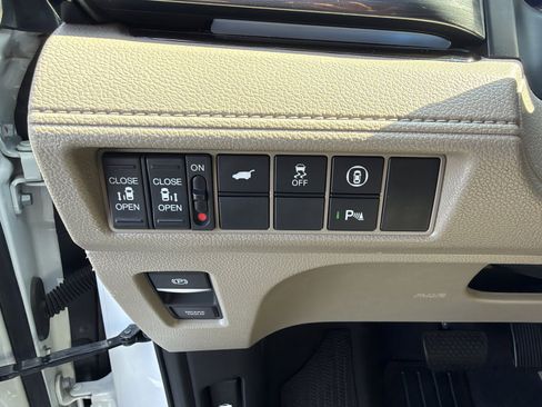 Used 2022 Honda Odyssey Elite image 26