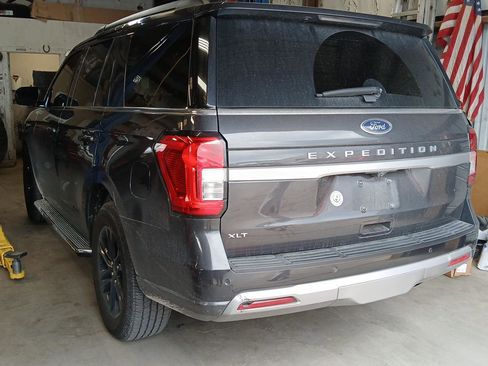 Used 2022 Ford Expedition XLT image 5