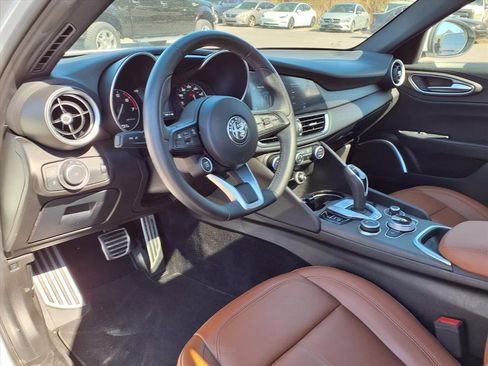 Used 2022 Alfa Romeo Giulia Ti image 21