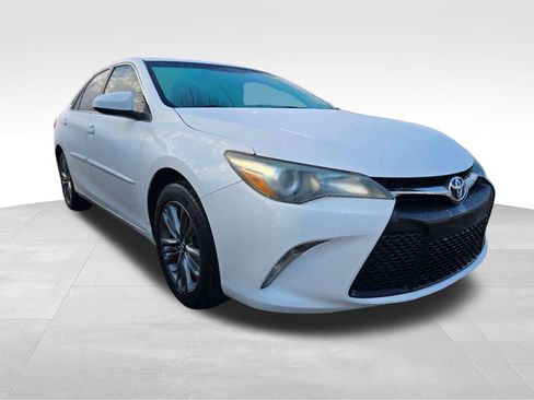 Used 2017 Toyota Camry SE image 7