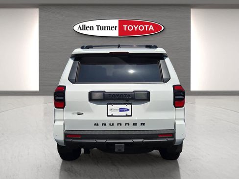 Used 2025 Toyota 4Runner TRD Off-Road Premium AWD/4WD image 8