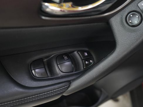Used 2015 Nissan Rogue SV AWD/4WD image 19